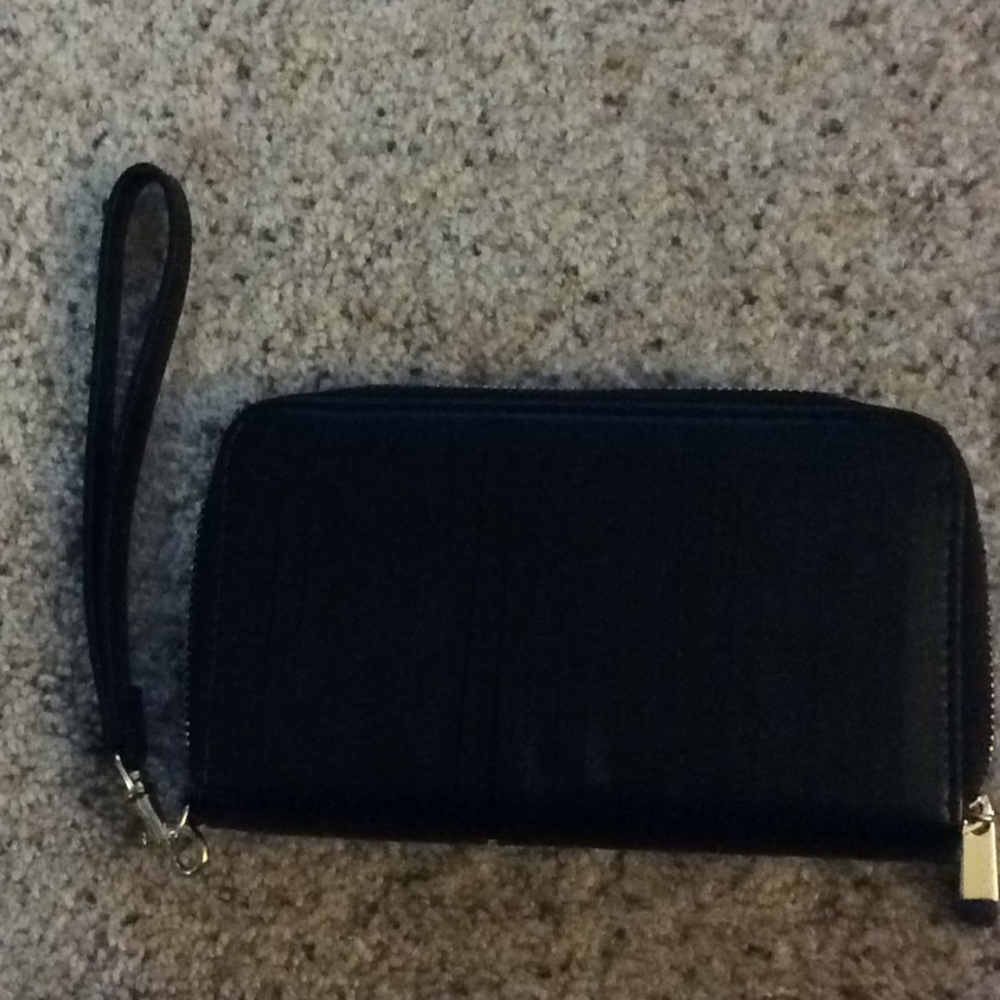 Black wristlet